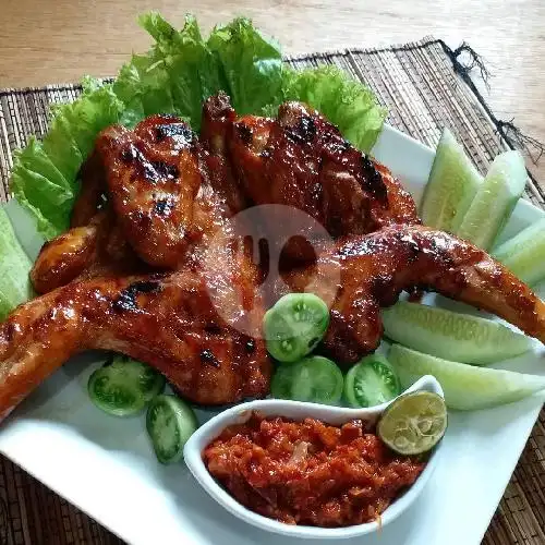 Gambar Makanan Ayam bakar yanti ( cabang koang ), Warung Gantung 4