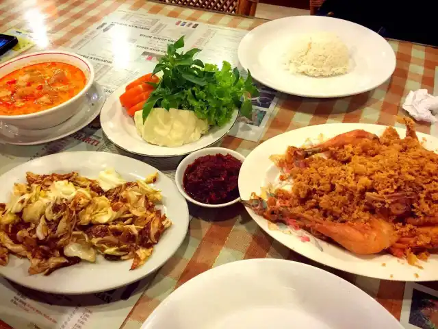 Gambar Makanan Ayam Goreng Suharti 15