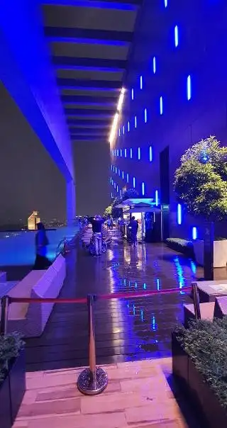 DEEP BLUE (Rooftop Bar)