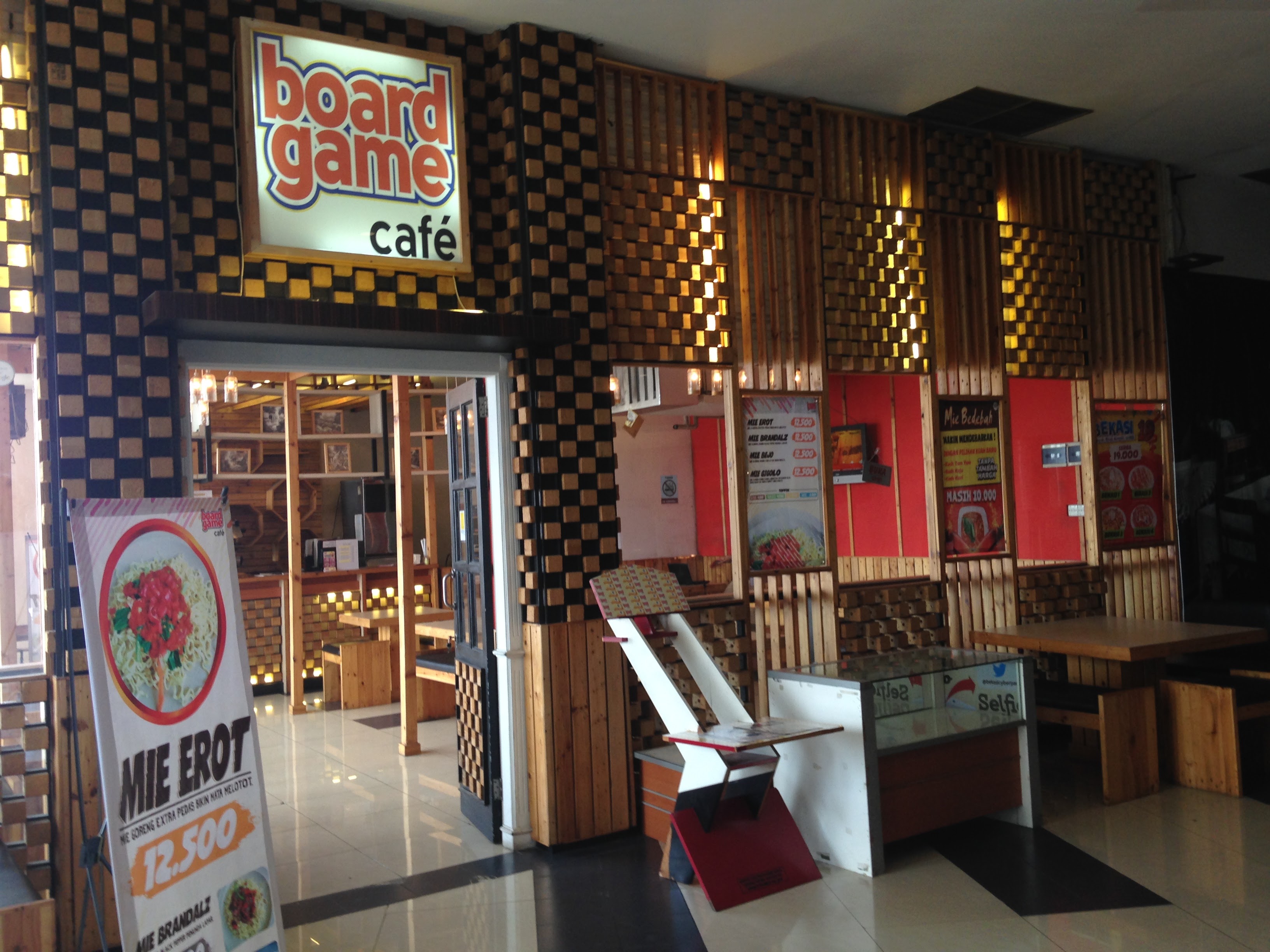 Board Game Cafe terdekat Restoran dan Tempat Makan western food