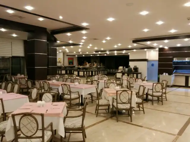 Padolia Main Restaurant'nin yemek ve ambiyans fotoğrafları 8