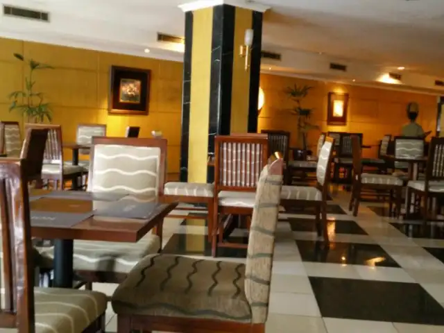 Tropicana Cafe & Resto