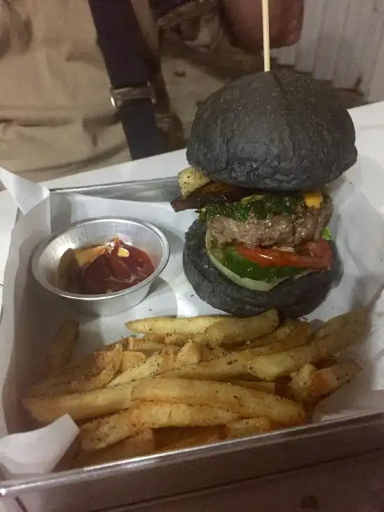Gambar Makanan Black House Burgers & Cafe 5