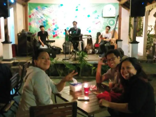 Gambar Makanan Kongkalikong Dine and Coffee House 7