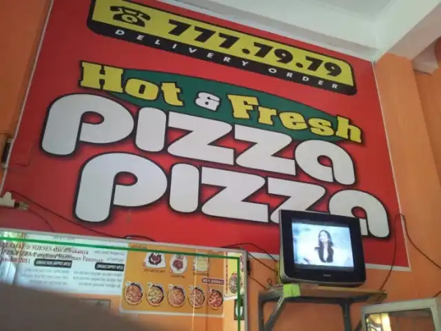 Gambar Makanan hot & fresh Pizza pizza 2