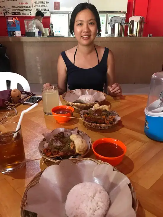 Gambar Makanan Warung Nasi Babi Guling Sote 1