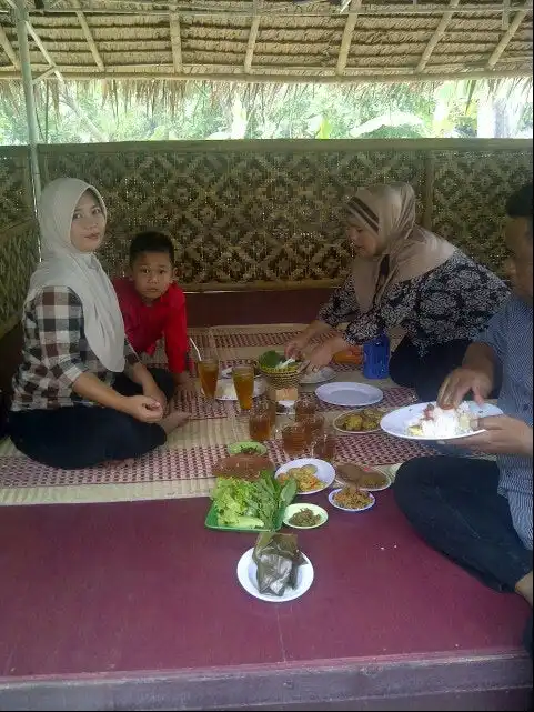 Gambar Makanan Rumah Makan Ibu Haji Cijantung "Ciganea" 3