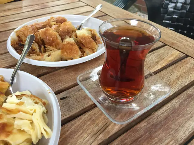 Tarihi Yeniköy Börekçisi'nin yemek ve ambiyans fotoğrafları 18