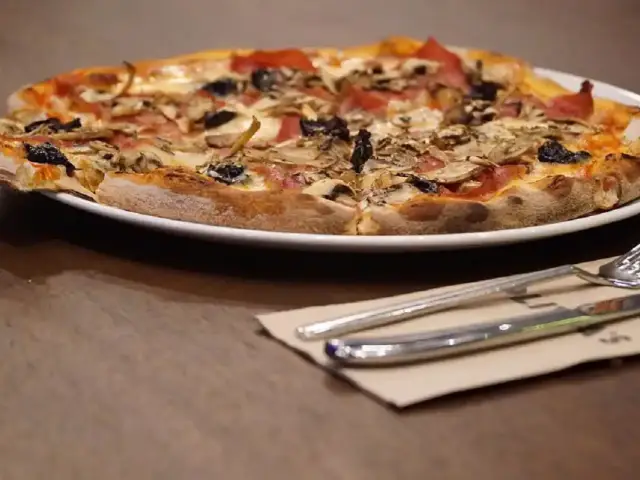 Olive's Pizzeria'nin yemek ve ambiyans fotoğrafları 9