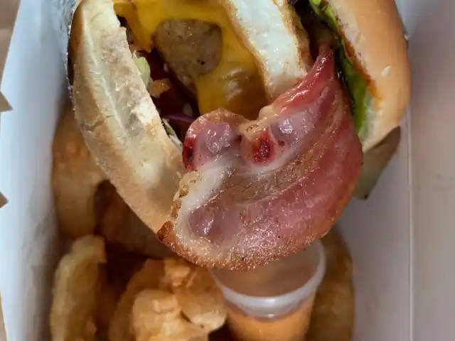 Sneaky Burgers Food Photo 4