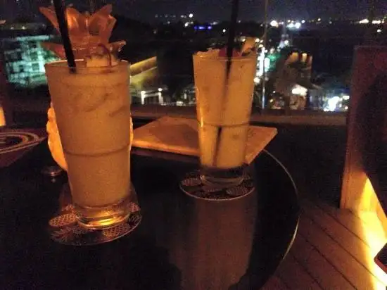 Gambar Makanan Rooftop Sunset Bar at Double-Six 13