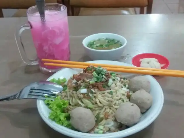 Gambar Makanan Mie Pangsit Gajah Mada 11