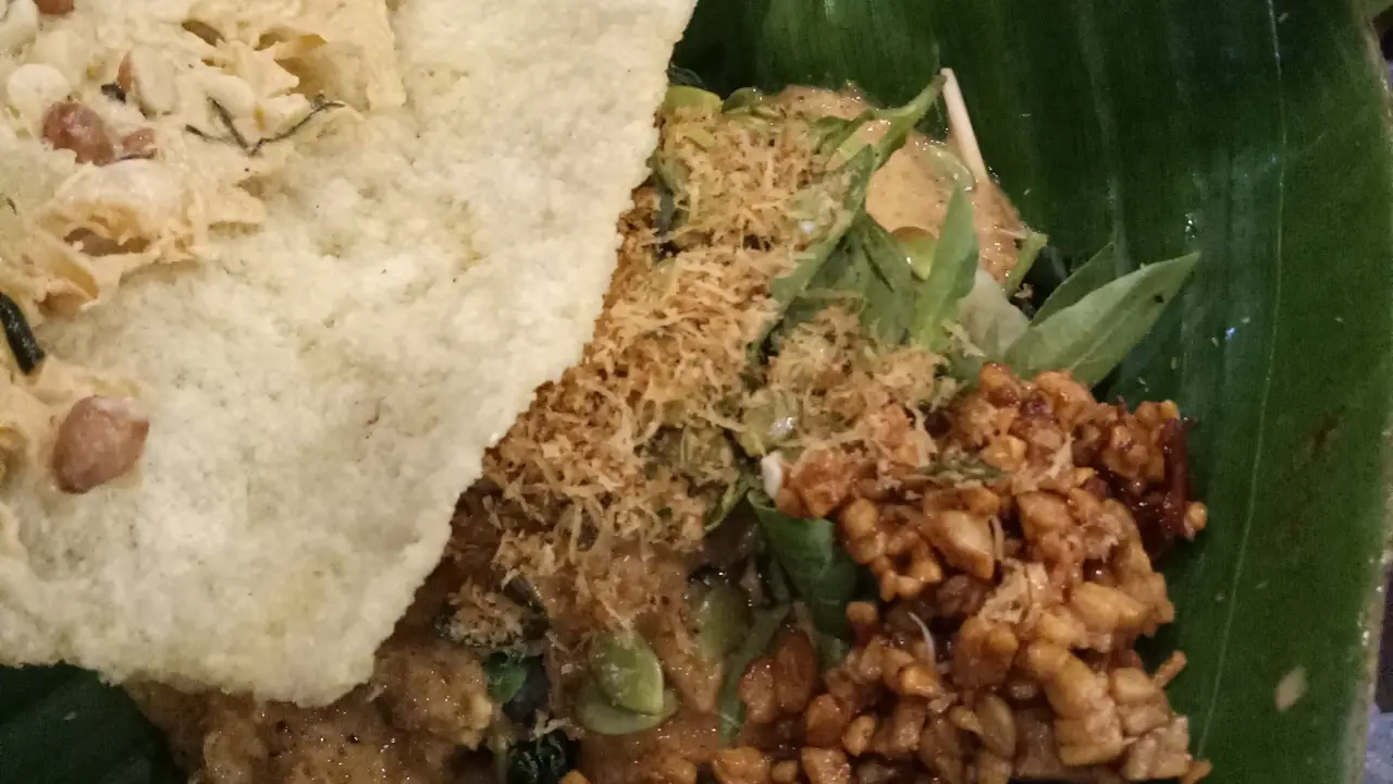 Sego Pecel Pincuk BuGan