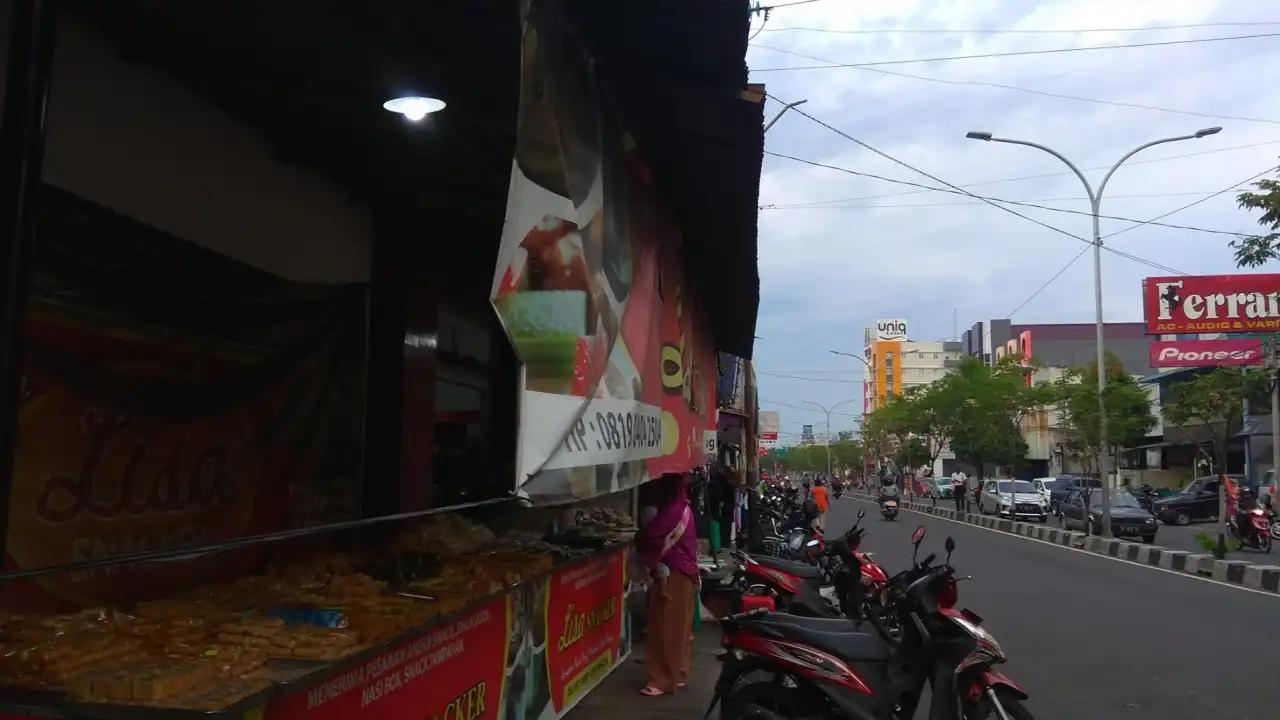 Pusat Jajanan Pasar Jalan Magelang