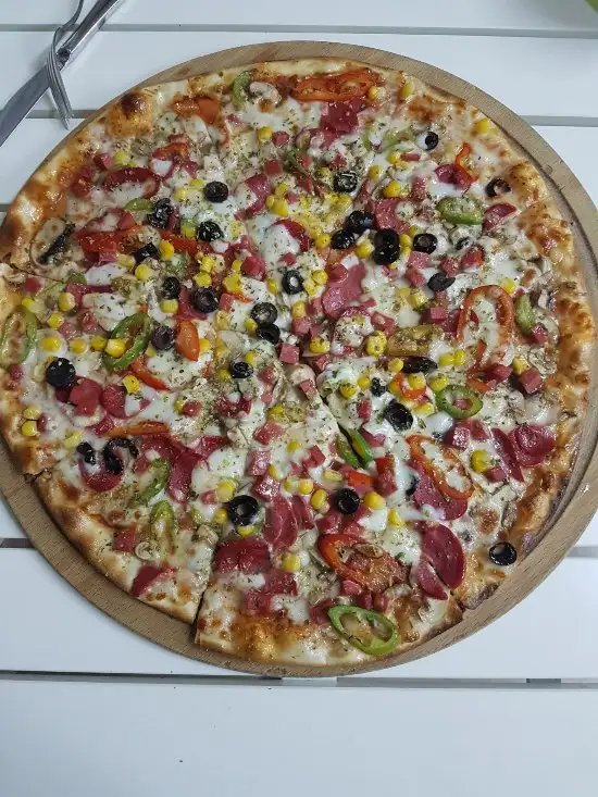 G'HOT Pizzeria'nin yemek ve ambiyans fotoğrafları 11