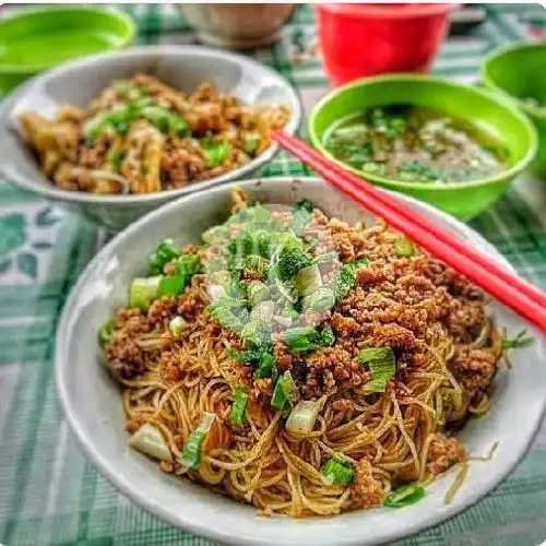 Gambar Makanan Mie Baso Pangsit Kang Bahar, Cigadung 1