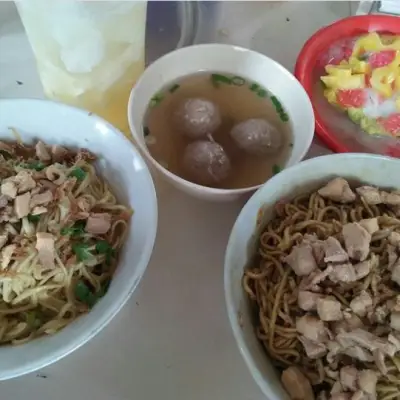 Bakmie Ikin Pulomas