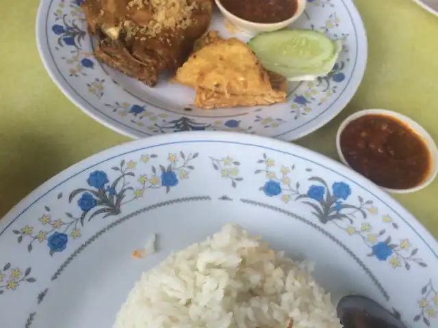 Restoran Ayam Penyet Hj Simpang 3 Food Photo 9