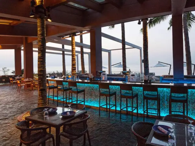Azure Beach Club - Crimson Resort and Spa Mactan Food Photo 9