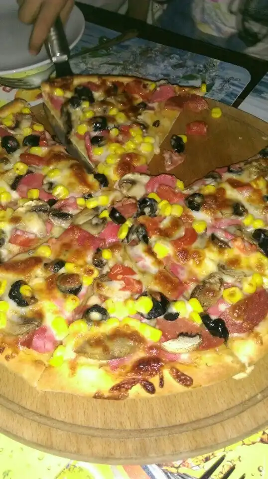 Kırmızı Pizza'nin yemek ve ambiyans fotoğrafları 2