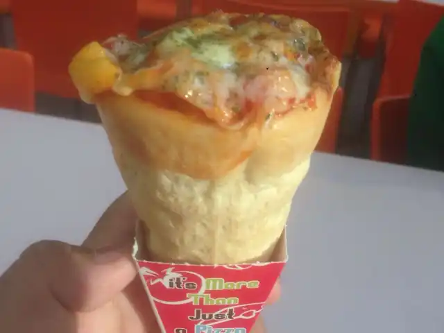 Gambar Makanan Classic Pizza Cone 8