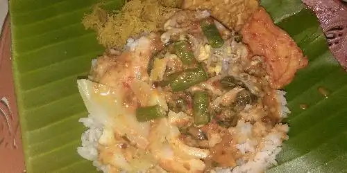 Nasi Pecel Dendeng Ragi, Gubernur Suryo