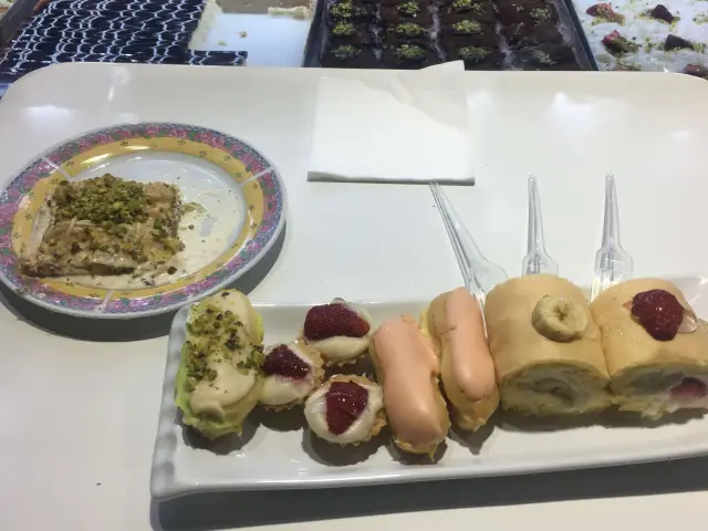 Gökkuşağı Ekler Profiterol'nin yemek ve ambiyans fotoğrafları 14