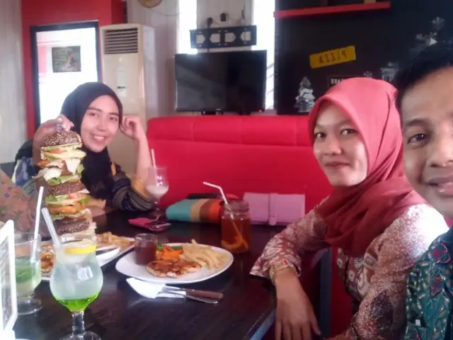 Gambar Makanan HotSpot Cafe 10