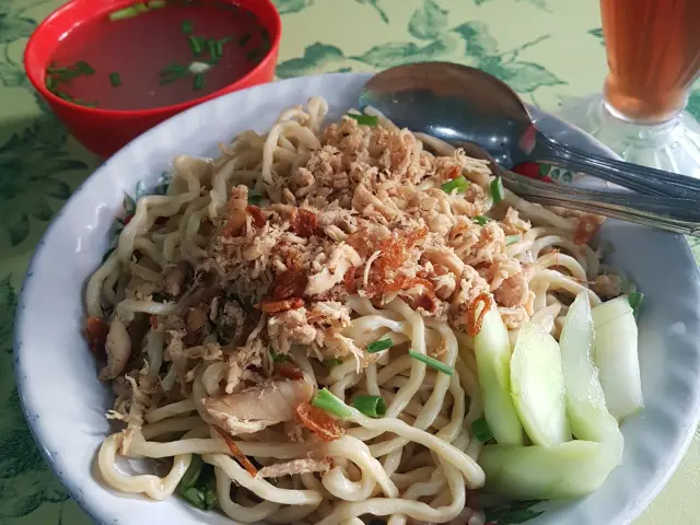 Gambar Makanan Pangsit Tenda Biru 3