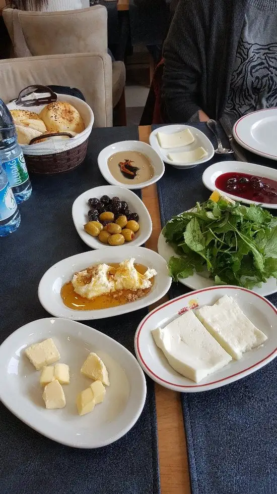Güllüoğlu'nin yemek ve ambiyans fotoğrafları 16