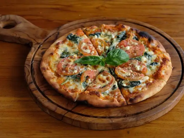 Gambar Makanan Tomato Pizza Ubud 18