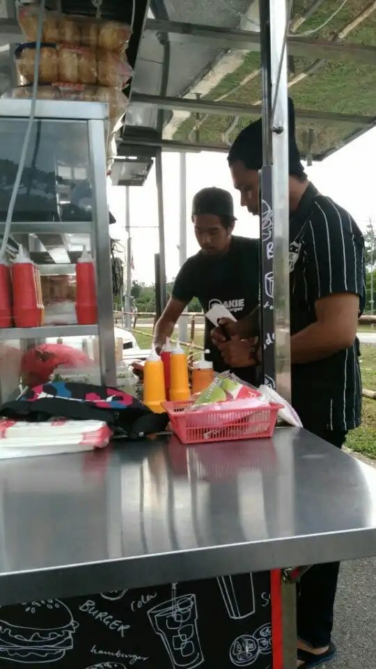 Akie Burger Indera Mahkota