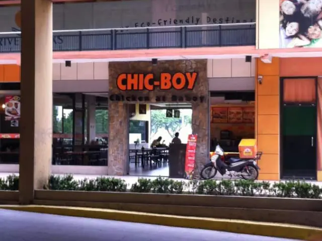 Chic Boy Food Photo 6