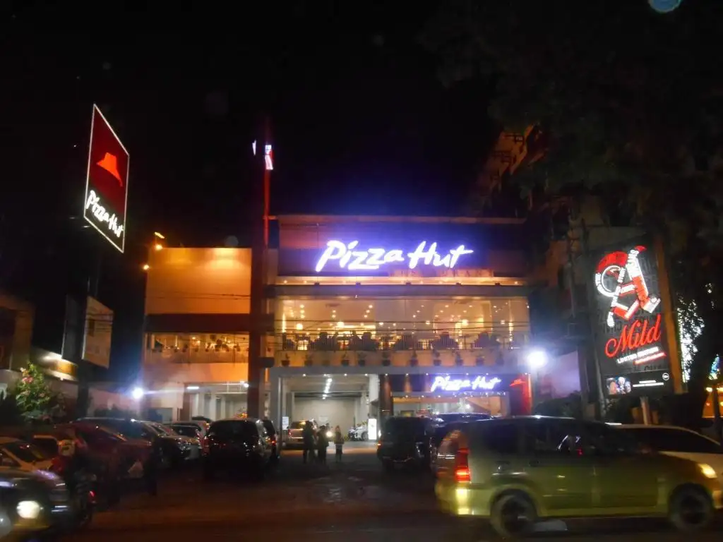 Pizza Hut Sam Ratulangi