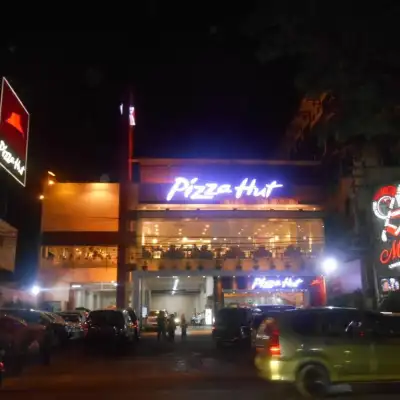 Pizza Hut Sam Ratulangi