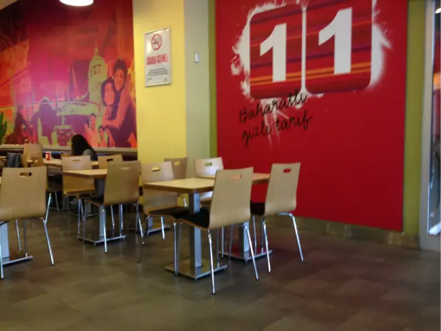 KFC Besiktas'nin yemek ve ambiyans fotoğrafları 24