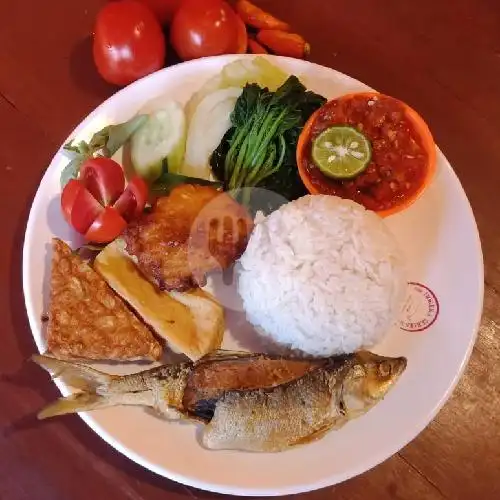 Gambar Makanan Nasi Tempong Penyetan Mbak Nur-Renon, Denpasar Selatan/Denpasar. 10