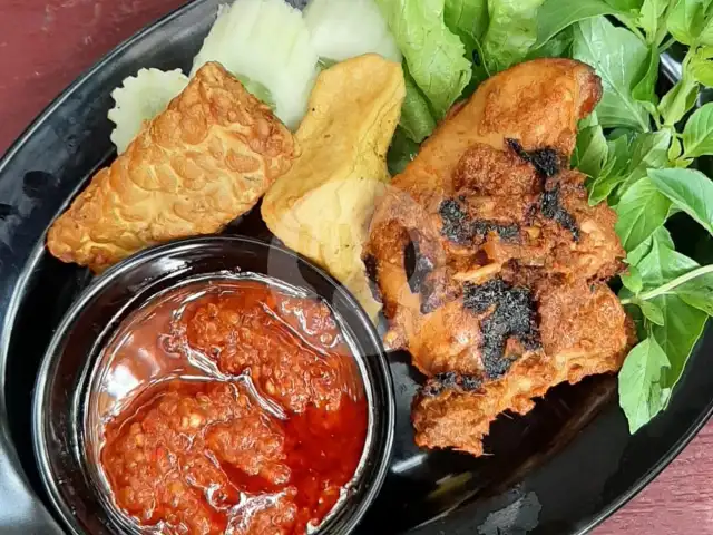 Gambar Makanan Ayam Bakar Bu Ira, Sukajadi 9