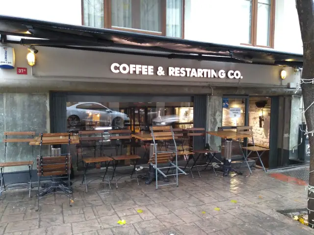 It's OK Coffee & Restarting Co.'nin yemek ve ambiyans fotoğrafları 4