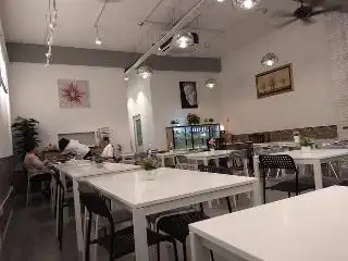 7 Lotus Vegetarian Cafe