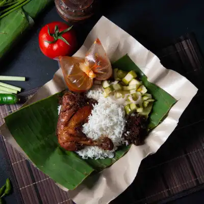 GERAI NASI KUKUS AYAM BEREMPAH