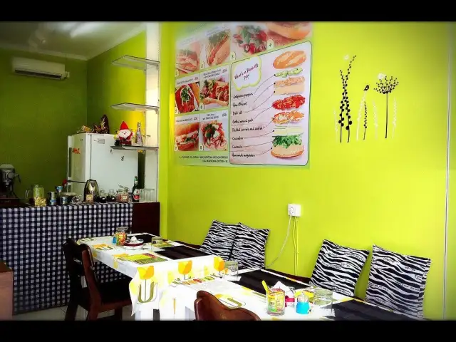 Gambar Makanan Banh Mi Saigon Sandwich Bar 2