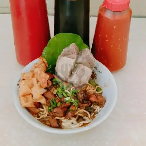 Gambar Makanan BAKSO MIE AYAM RILA BLITAR, Perempatan Pojok 1