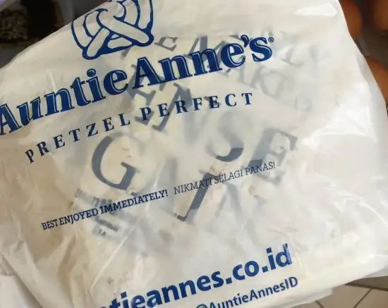 Gambar Makanan Auntie Anne's Pretzel 6