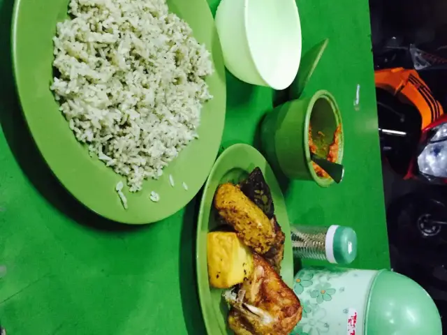 Gambar Makanan Nasi Uduk Ijo Teh Dede 5