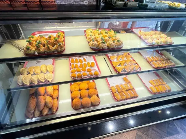 Gambar Makanan Regina's Bakery 4