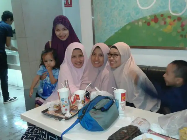 Gambar Makanan McDonald's Raya Darmo 7