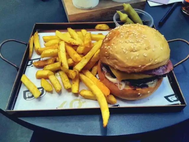 Brox Burger & More'nin yemek ve ambiyans fotoğrafları 5