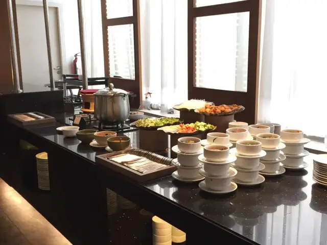 Gambar Makanan Cerenti Restaurant - Grand Zuri Hotel 7