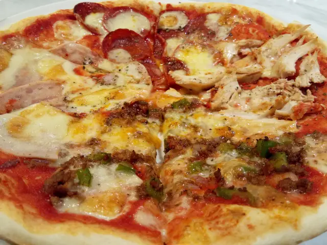 Gambar Makanan Pizza Marzano 12